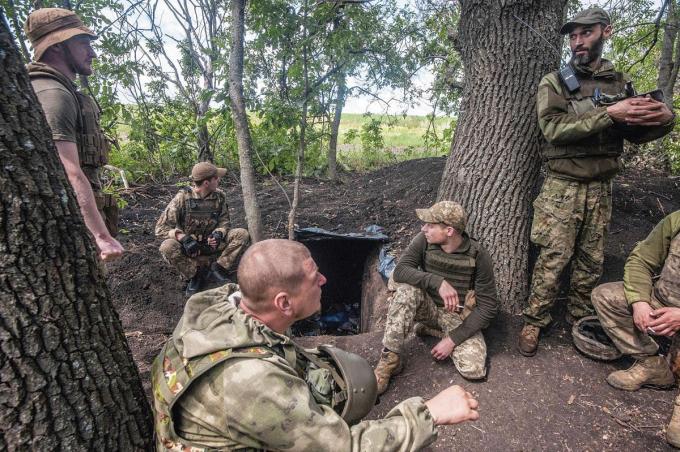 Oekraïense soldaten ondervinden weinig tegenstand bij hun opmars in Charkiv.