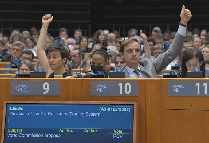 Le Parlement européen s’est déchiré sur la question de la réforme du marché carbone, avant de trouver un compromis. Mais la route est longue…