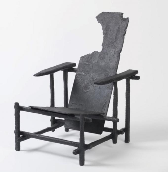 1. Smoke Red Blue Chair, par Maarten Baas, 2010.