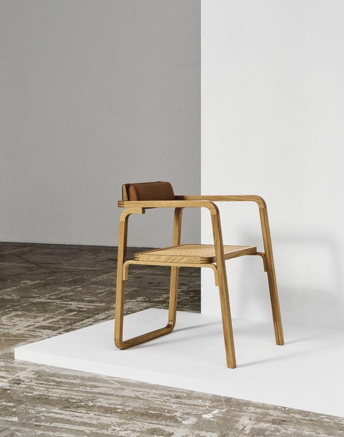 Hermès conçoit depuis 1920 déjà des pièces pour la maison où le savoir-faire occupe le premier plan. La dernière en date est cette chaise Oria, créée par Rafael Moneo.