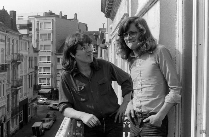 Arno (links) en Peter Hintjens thuis in Oostende, 1976.