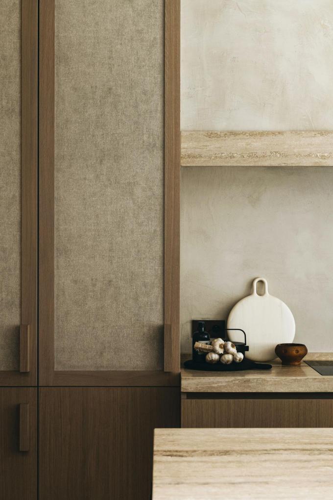 The kitchen cabinets are in a mixture of wood and easy-care, hemp-like textile covering.