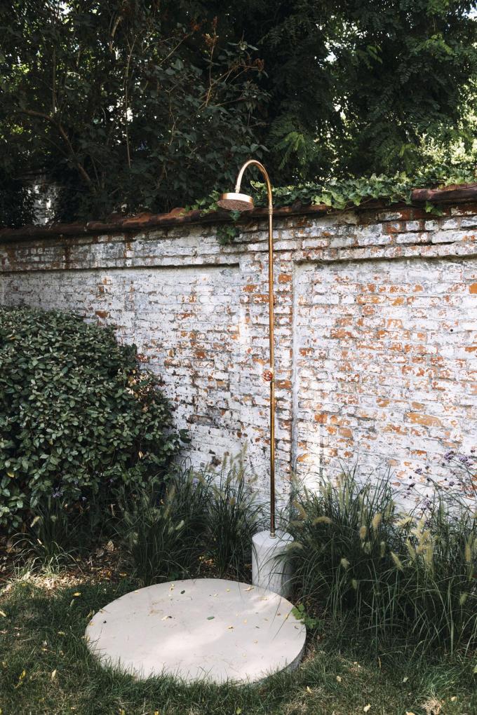 Une douche de jardin pour se rafraîchir lors des chaudes journées d’été.