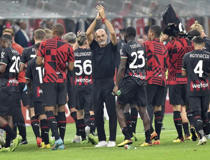 Op zijn 56ste pakte Stefano Pioli vorig seizoen zijn eerste prijs als trainer.