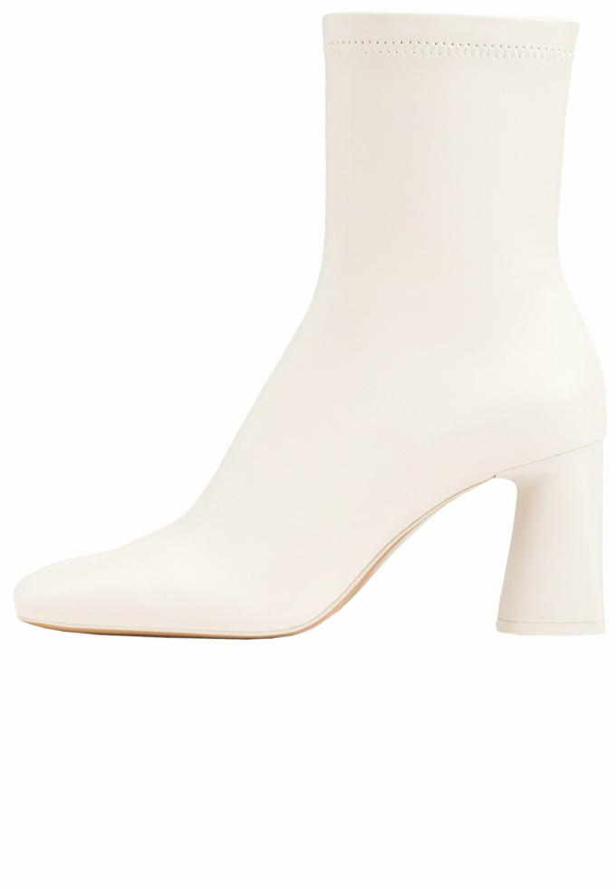 Les bottines blanches