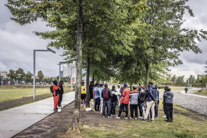 Sim Coddé: ‘Onze straat wordt de hele dag door gebruikt als sluiproute om het centrum uit te rijden. In de spits zijn dat 800 auto’s per uur.’