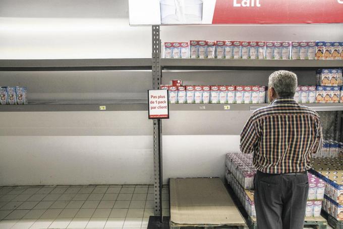 La Tunisie connaît une grave crise économique. Même les produits nécessaires à l’alimentation de base sont en pénurie.