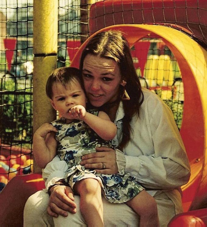 Sally Van Hecke in 1996 met Naomi, haar dochtertje (3).