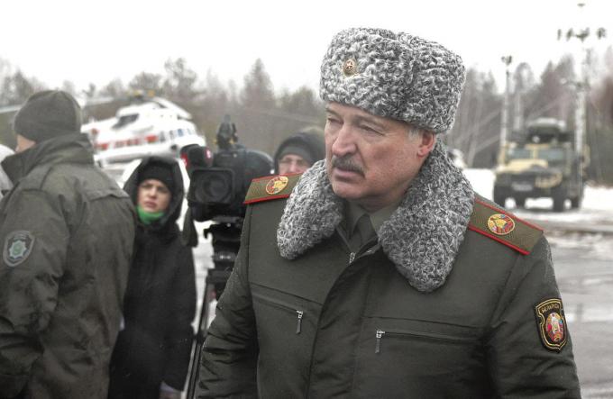 Le président biélorusse Alexandre Loukachenko écartelé entre la loyauté à l’égard de la Russie et la préservation de son pouvoir.