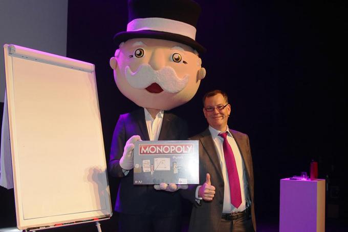 Arnoud Van den Bosche met Mister Monopoly.