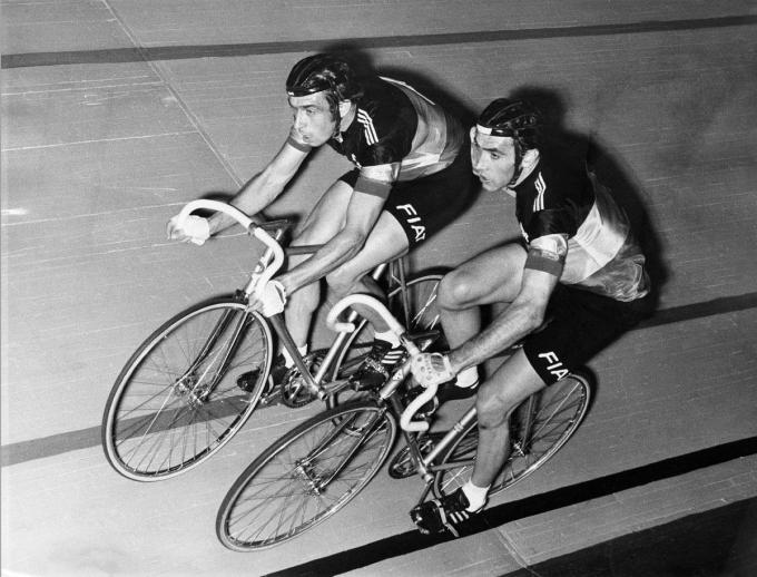 Patrick Sercu, à gauche, et Eddy Merckx lors de leur dernière victoire commune, en 1977.