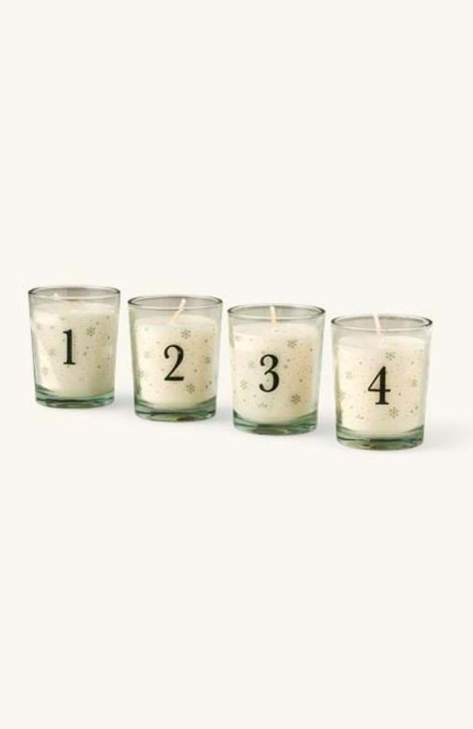 Set van vier geparfumeerde adventskaarsen