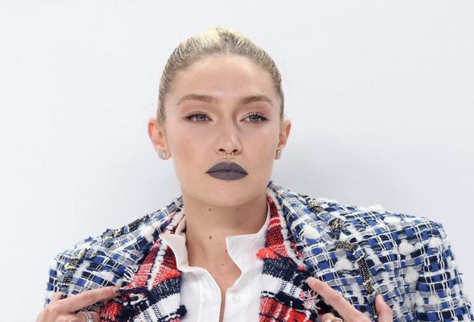 rouge a levres gris gigi hadid