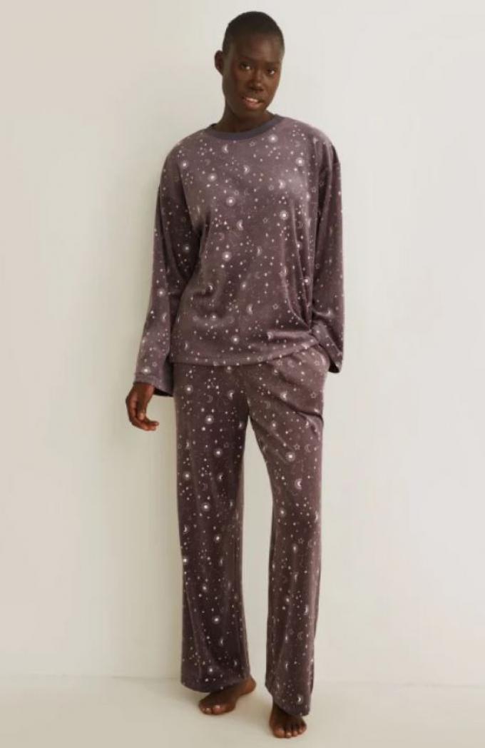 Zachte pyjama met maantjes en sterren  