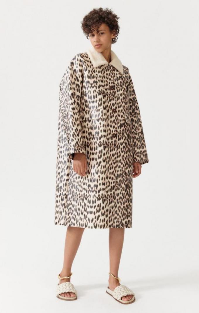 Lange mantel met glanzende coating en luipaardprint