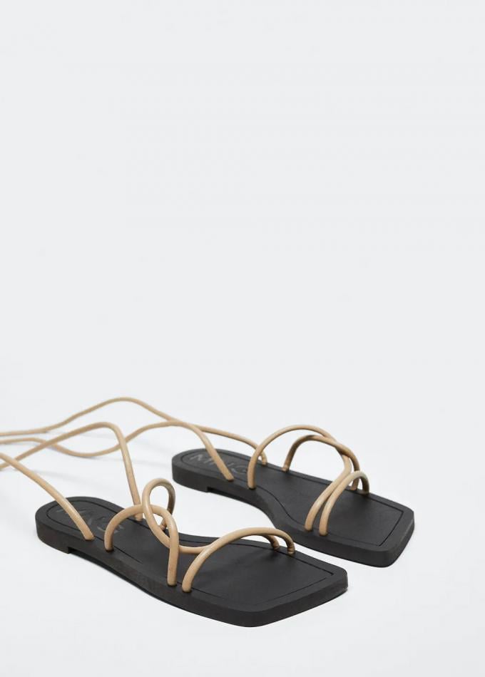 Platte sandalen met linten
