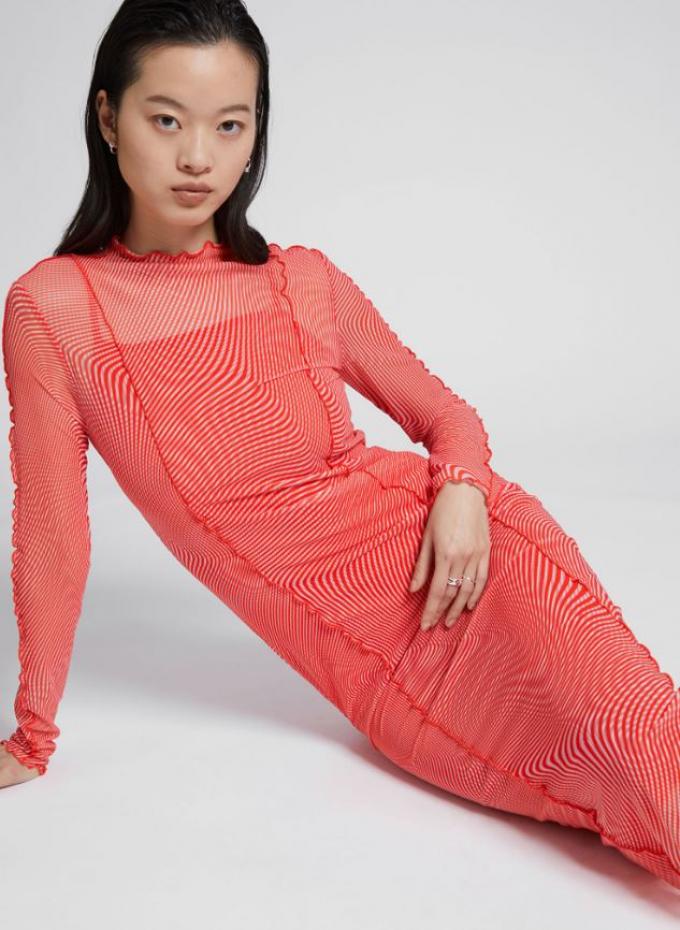 Midi-jurk in fijn gestreepte doorkijkstof in rood