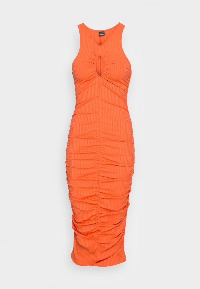 La robe froncée orange