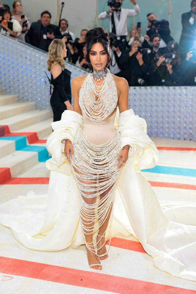 Kim Kardashian (42)