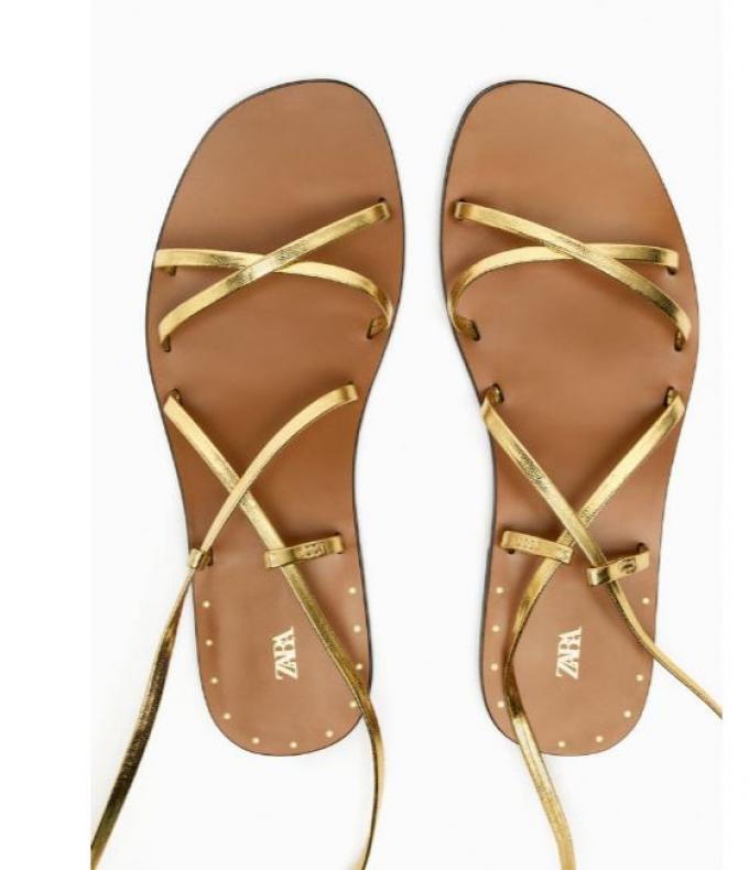 Platte sandalen met gouden veterbandjes