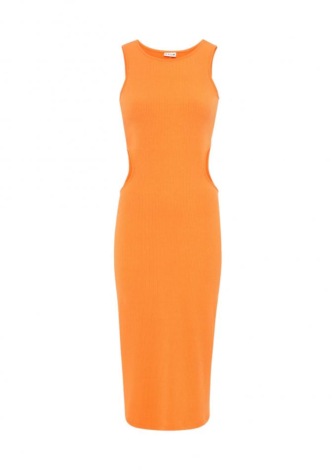 Oranje jurk met taille-gaten
