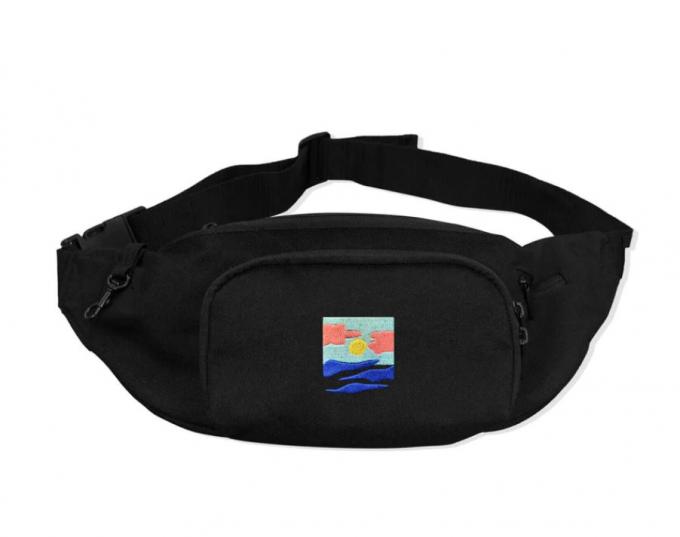 Zwarte festival-fanny pack met geborduurde tekening