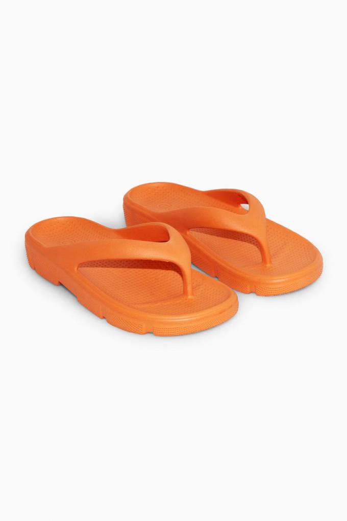 Chunky oranje flip-flops