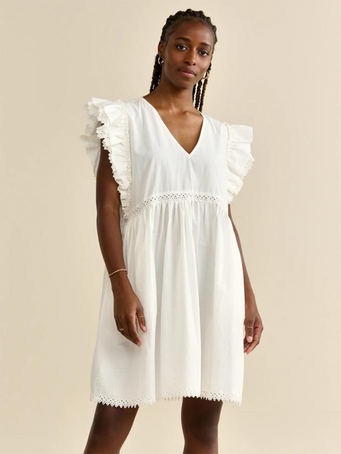 Witte jurk met borduursels
