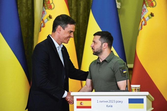 Lors de sa rencontre avec l’Espagnol Pedro Sanchez, Volodymyr Zelensky a sollicité une invitation à adhérer à l’Otan.