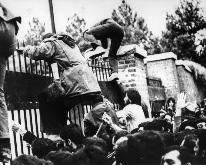 Avec l’occupation de l’ambassade des Etats-Unis en 1979, le nouveau régime iranien a d’emblée marqué les esprits.