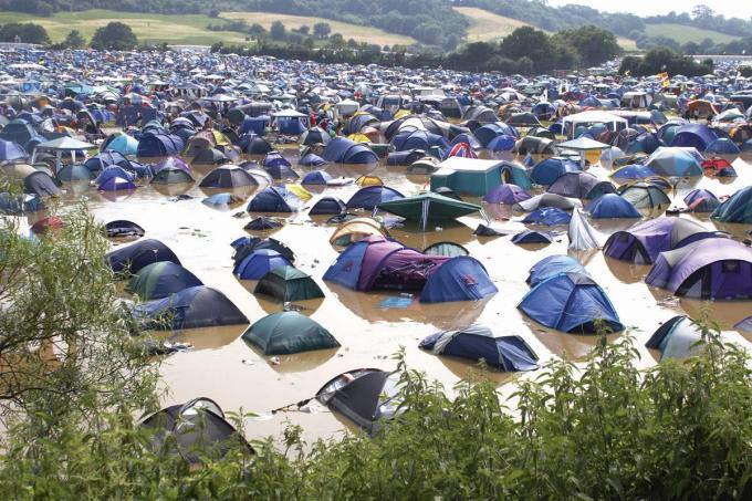 Des pluies extrêmes provoquent un risque accru d'inondations, fatales aux festivals en plein air (ici, Glastonbury).