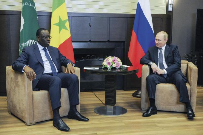 Le président de l’Union africaine, Macky Sall, en discussion avec Vladimir Poutine, en juin 2022, sur l’exportation de céréales d’Ukraine.