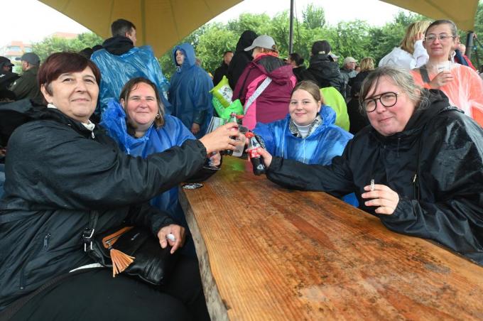 Sandra Dierckx, Yoni Aernouts, Chantal Byn en Evy Verbeke op Nostalgie Beach Festival.