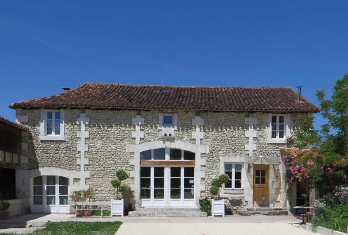 Het prachtig huis bevindt zich in Auriac de Bourzac.