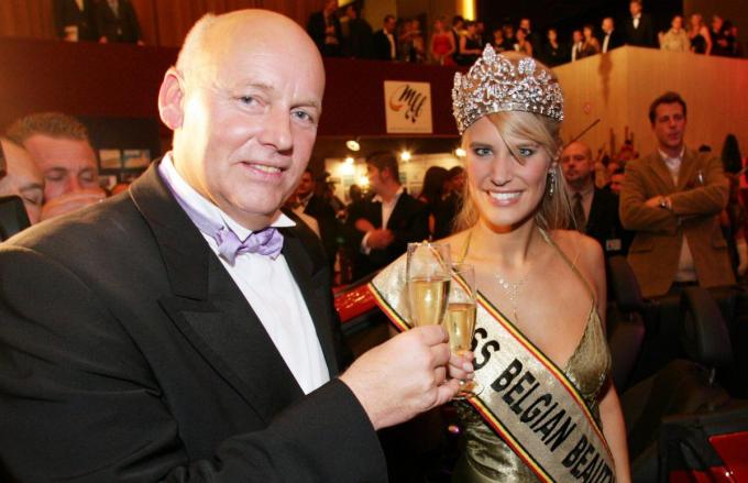 Ignace Crombé klinkt in 2007 met kersvers Miss Belgian Beauty Nele Somers.