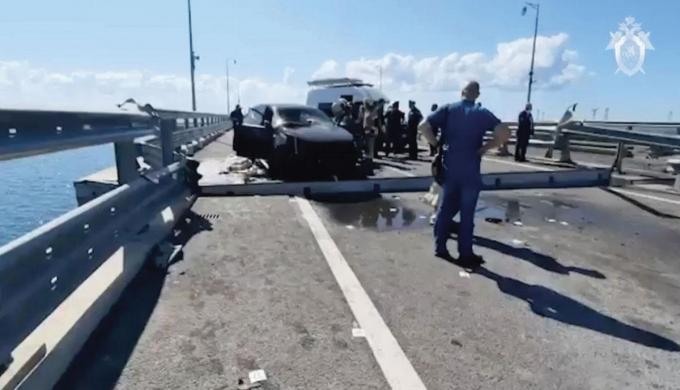 Le pont de Kertch a été attaqué pour la deuxième fois le 17 juillet. Sa voie routière a été endommagée.
