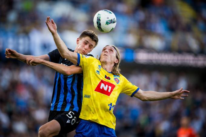 Jorne Spileers en Joan Edmundsson in een pittig duel.