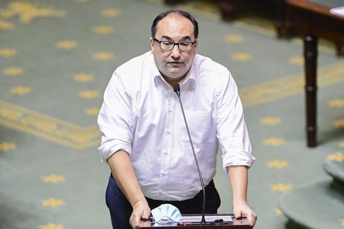 Ahmed Laaouej, président de la fédération PS de Bruxelles et chef de groupe socialiste à la Chambre, doit choisir: soit le fédéral, soit la Région.