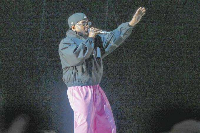 Kendrick Lamar, tout seul sur scène.