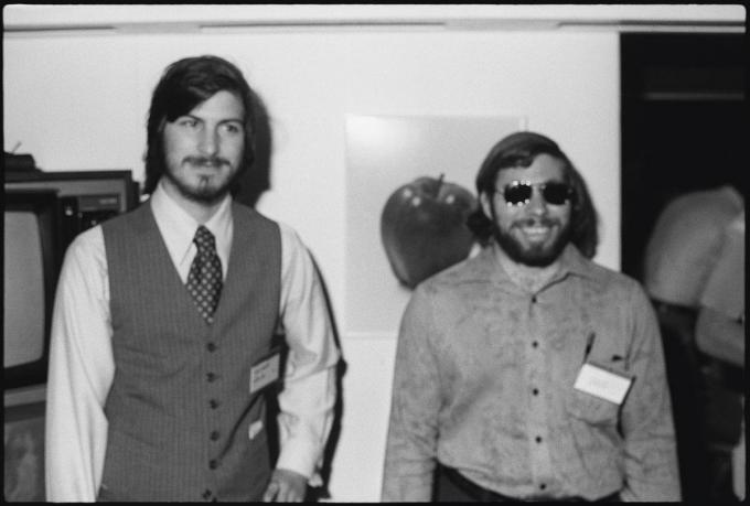 Apple a construit son image de marque dans un rapport symbiotique avec Steve Jobs, dernière grande incarnation du mythe de l’entrepreneur.