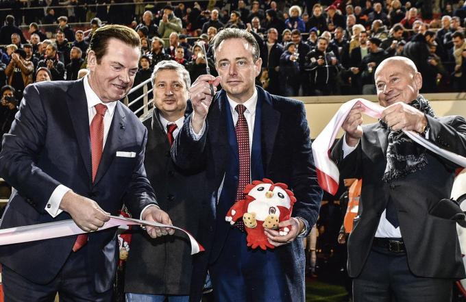 D’Onofrio (op de foto met Paul Gheysens en Bart De Wever) zette Antwerp FC op weg naar het succes.