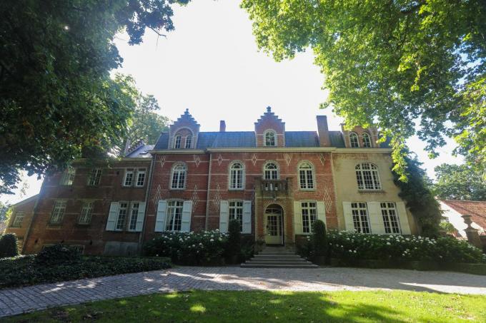 Kasteel Montjoie van de familie Spegelaere langs de Zevekoteheirweg.