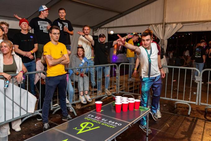 256 deelnemers deden een gooi naar de overwinning in het BK beerpong.