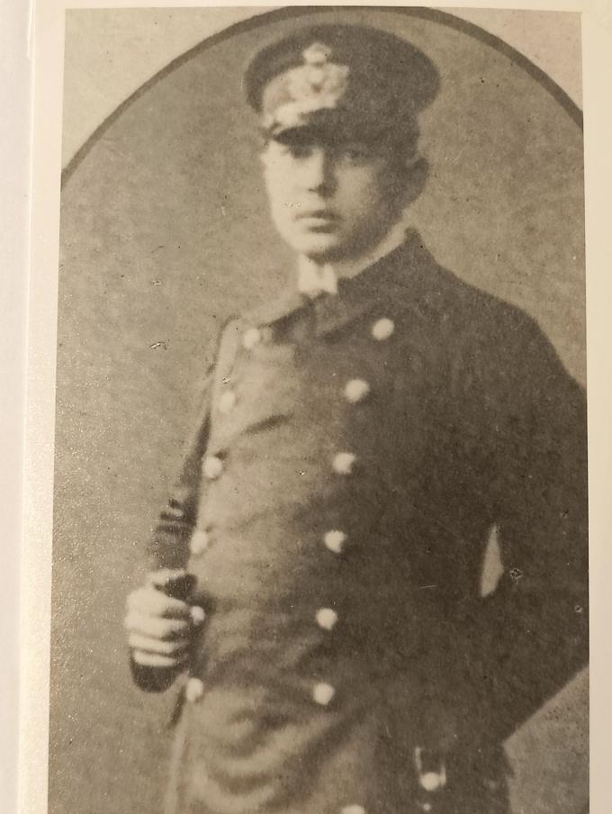 Het lichaam van Oberleutnant Adolf Feddersen van de UC-14 spoelde enkele dagen na het zinken aan op de Waddeneilanden.