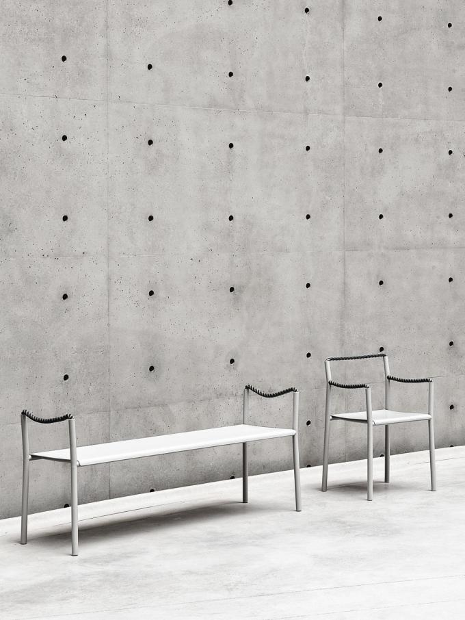 Bourse de Commerce Detail van het betoninterieur van de Parijse kunsttempel, meubilair van Ronan en Erwan Bouroullec incluis © Studio Bouroullec