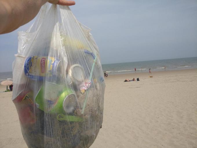 Een vrijwilliger heeft al 29 keer deze zomer afval geraapt in Blankenberge.