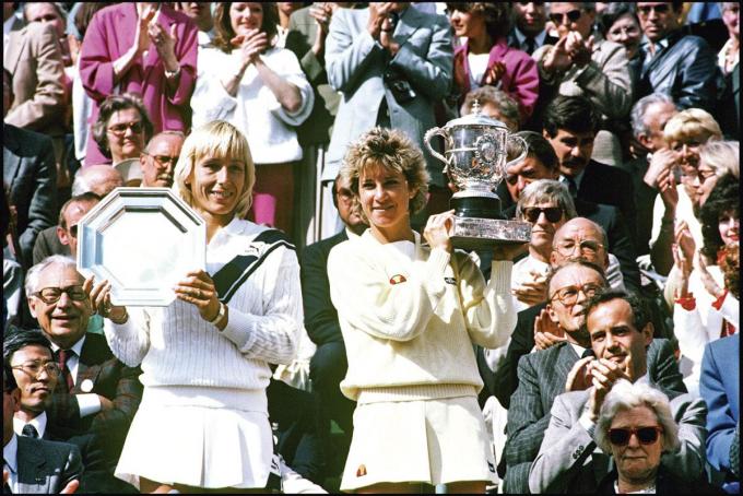 Chris Evert en Martina Navratilova, 1985. Op en naast het terrein even charismatische als contrasterende speelsters.
