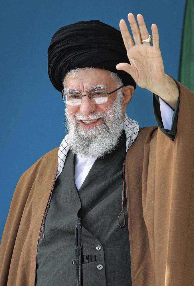 Des dissensions apparaissent au sein du régime du guide Ali Khamenei. Au point de menacer les religieux?