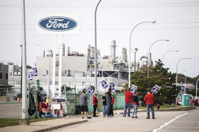 Staking in de Fordfabriek in Wayne, Michigan: ‘We zijn afgezakt naar de armengroep. We zijn de topcategorie van de armelui geworden.’