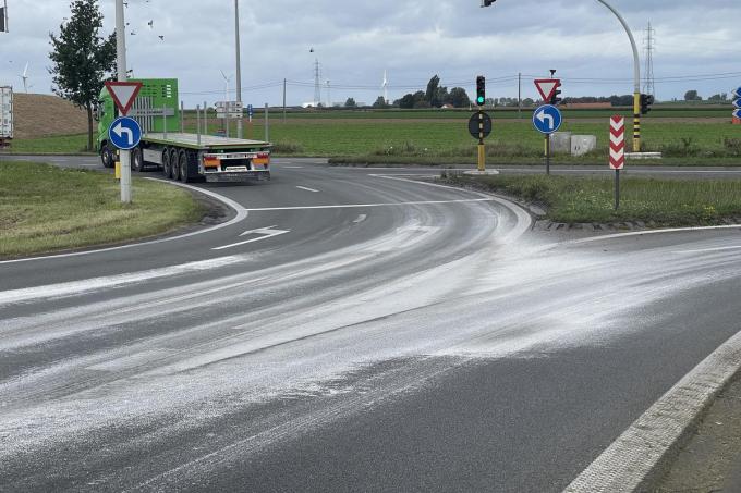 Witte Smurrie Op Einde Autosnelweg Brandweer Moet Wegdek Reinigen Kw Be